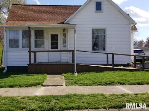 636 Custer Pl, Canton, IL 61520 photo 1
