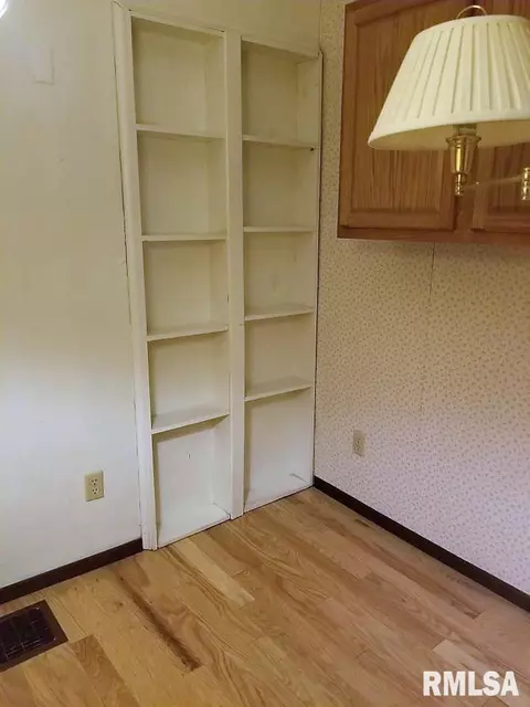636 Custer Pl, Canton, IL 61520 photo 18