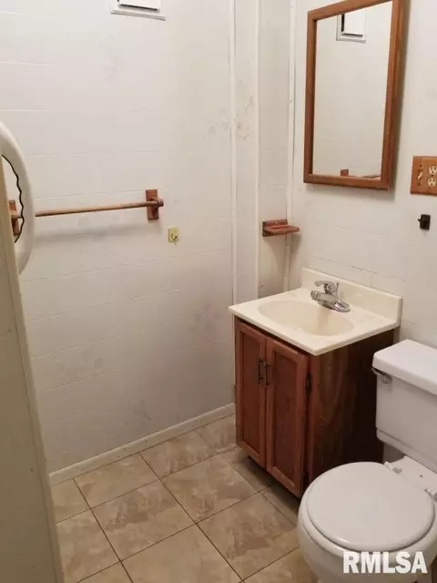 636 Custer Pl, Canton, IL 61520 photo 13