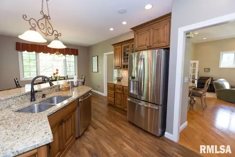 203 Parkway Dr, Eureka, IL 61530 photo 41