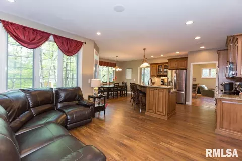 203 Parkway Dr, Eureka, IL 61530 photo 34
