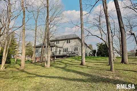 203 Parkway Dr, Eureka, IL 61530 photo 5
