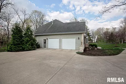 203 Parkway Dr, Eureka, IL 61530 photo 11