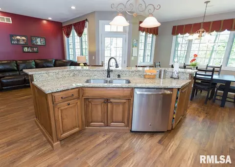 203 Parkway Dr, Eureka, IL 61530 photo 40