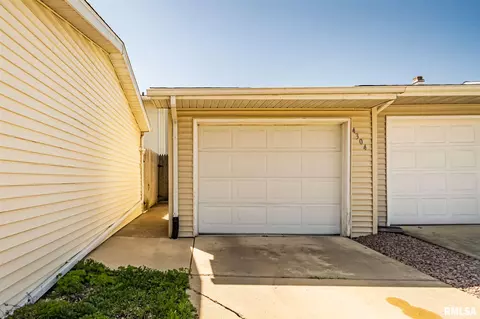 4304 W Lora Ann Ln, Peoria, IL 61615 photo 2