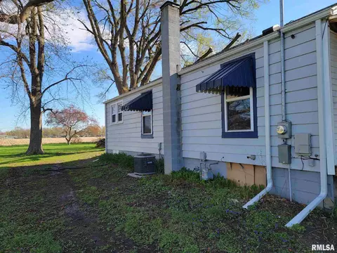 125 E Beech St, Canton, IL 61520 photo 3