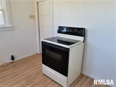 125 E Beech St, Canton, IL 61520 photo 11