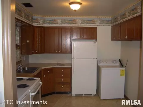 329 S Monroe St, Macomb, IL 61455 photo 5