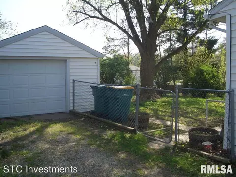 329 S Monroe St, Macomb, IL 61455 photo 8