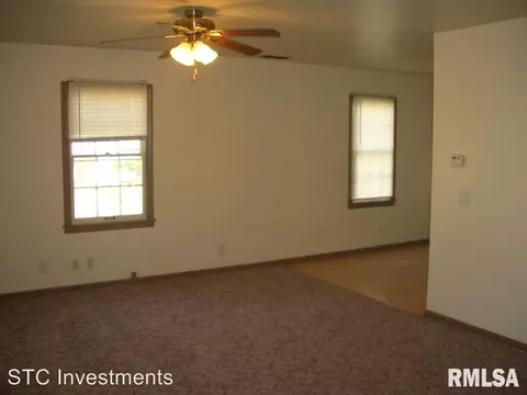 329 S Monroe St, Macomb, IL 61455 photo 6