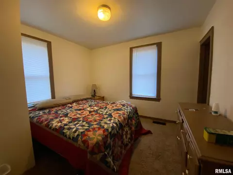 1021 E Jefferson St, Macomb, IL 61455 photo 4