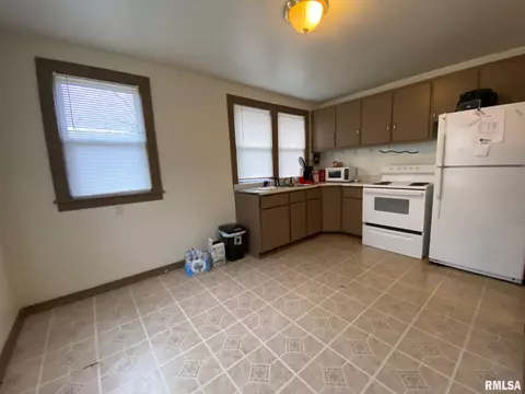 1021 E Jefferson St, Macomb, IL 61455 photo 7