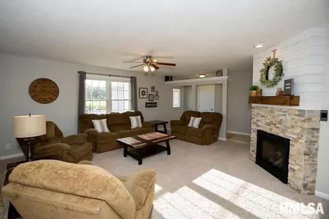 1601 Parkview Dr, Eureka, IL 61530 photo 15