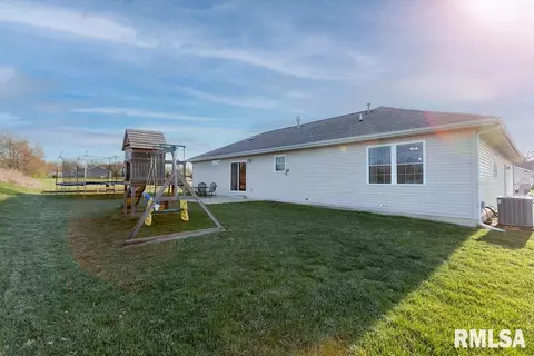1601 Parkview Dr, Eureka, IL 61530 photo 8