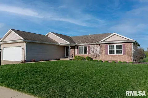 1601 Parkview Dr, Eureka, IL 61530 photo 1