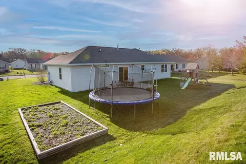 1601 Parkview Dr, Eureka, IL 61530 photo 9