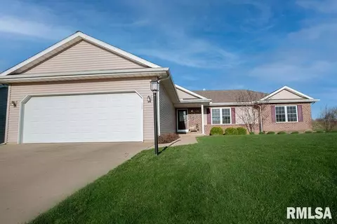 1601 Parkview Dr, Eureka, IL 61530 photo 4