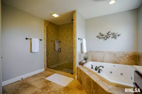 827 Stonebridge Dr, Metamora, IL 61548 photo 25