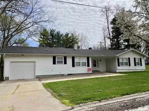 815 Stadium Dr, Macomb, IL 61455 photo 1