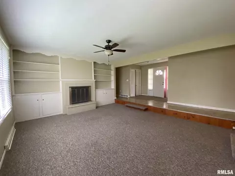 815 Stadium Dr, Macomb, IL 61455 photo 3