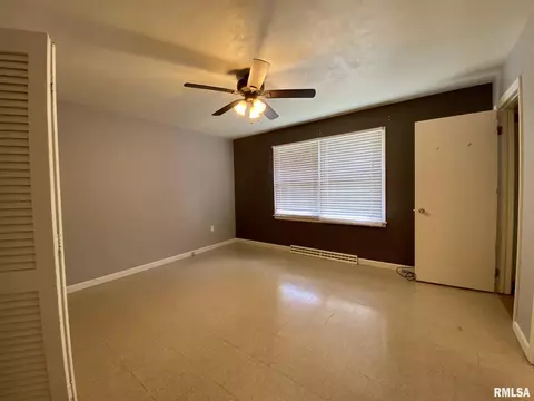 815 Stadium Dr, Macomb, IL 61455 photo 9
