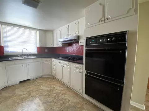 815 Stadium Dr, Macomb, IL 61455 photo 8