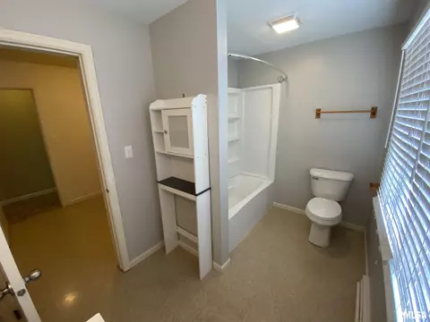 815 Stadium Dr, Macomb, IL 61455 photo 15