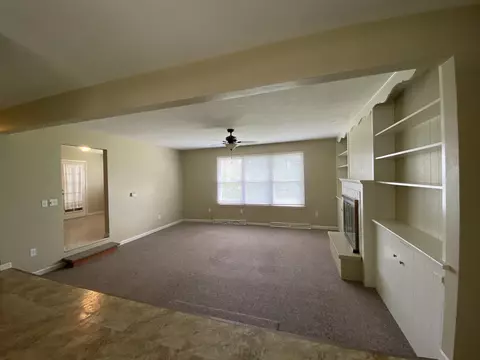 815 Stadium Dr, Macomb, IL 61455 photo 2
