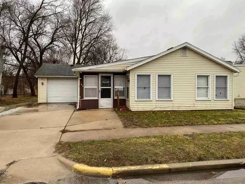 405 E Jefferson St, Macomb, IL 61455 photo 2
