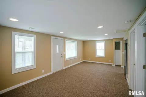 1513 Martin Dr, Pekin, IL 61554 photo 3