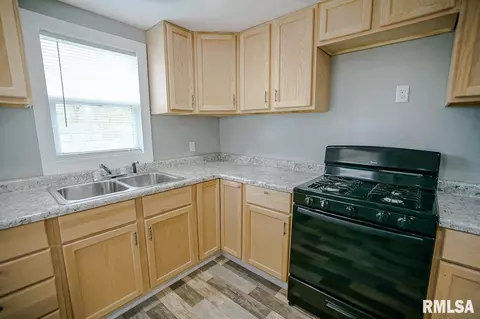 1513 Martin Dr, Pekin, IL 61554 photo 9