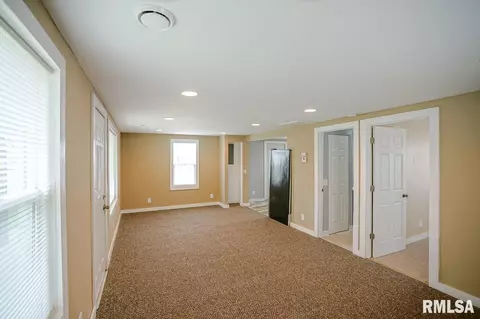 1513 Martin Dr, Pekin, IL 61554 photo 4