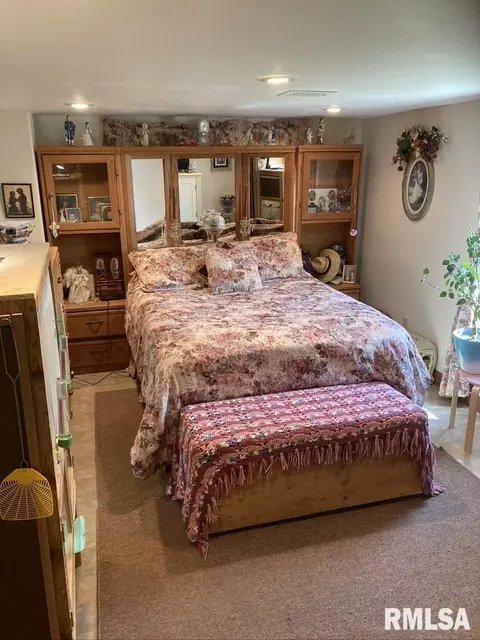 608 Division St, Kewanee, IL 61443 photo 6