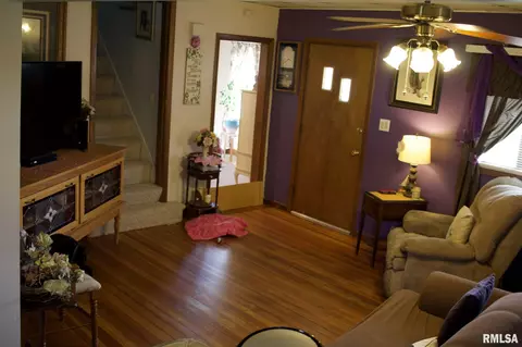 608 Division St, Kewanee, IL 61443 photo 2