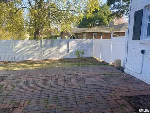 630 E Franklin St, Macomb, IL 61455 photo 7