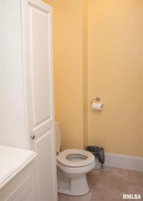 920 E Murray St, Macomb, IL 61455 photo 9