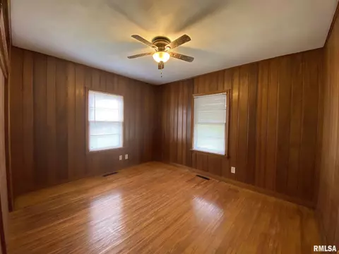 907 Stadium Dr, Macomb, IL 61455 photo 7