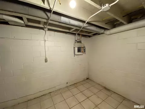 907 Stadium Dr, Macomb, IL 61455 photo 16