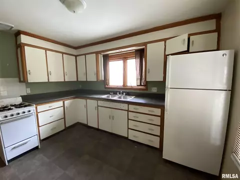 907 Stadium Dr, Macomb, IL 61455 photo 11