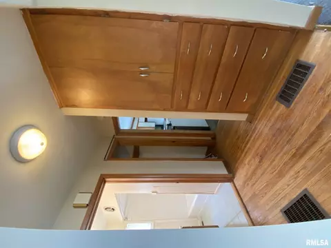 907 Stadium Dr, Macomb, IL 61455 photo 6