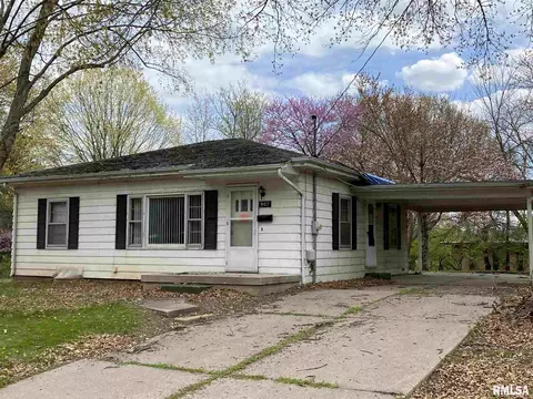 907 Stadium Dr, Macomb, IL 61455 photo 1