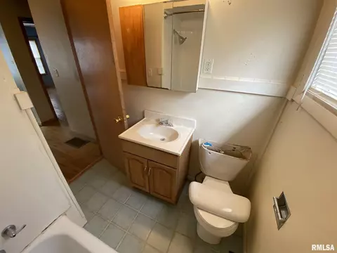 907 Stadium Dr, Macomb, IL 61455 photo 9