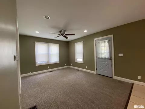 540 N Albert St, Macomb, IL 61455 photo 2