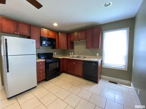 540 N Albert St, Macomb, IL 61455 photo 6
