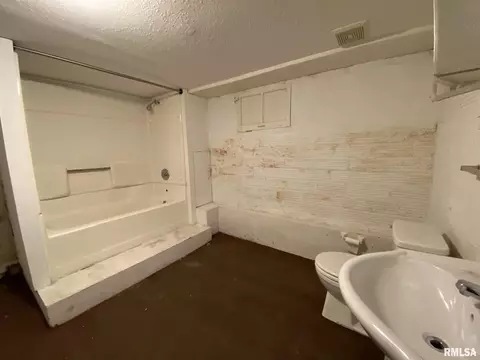 608 N Charles St, Macomb, IL 61455 photo 13