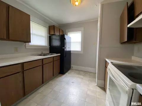 608 N Charles St, Macomb, IL 61455 photo 6