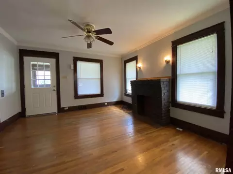 608 N Charles St, Macomb, IL 61455 photo 3