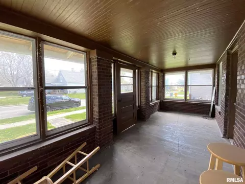 608 N Charles St, Macomb, IL 61455 photo 2
