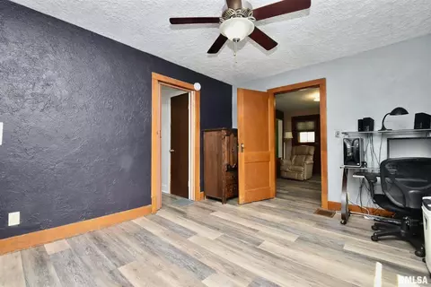 1015 Maple St, Pekin, IL 61554 photo 3