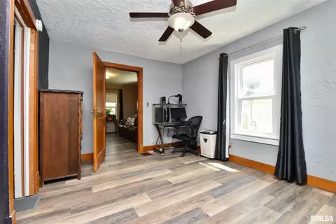 1015 Maple St, Pekin, IL 61554 photo 8